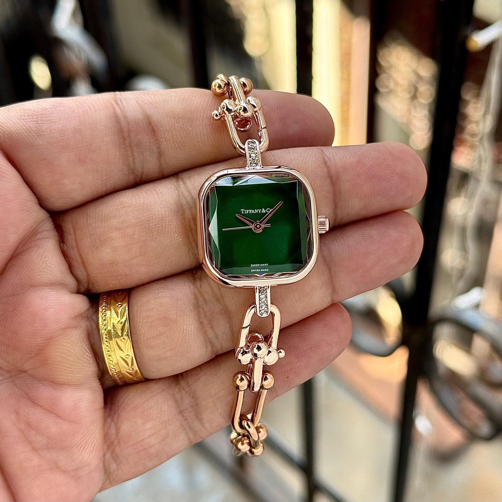 TIFFANY & CO HARDWEAR – TIMELESS ELEGANCE IN GREEN LUXURY - Image 2