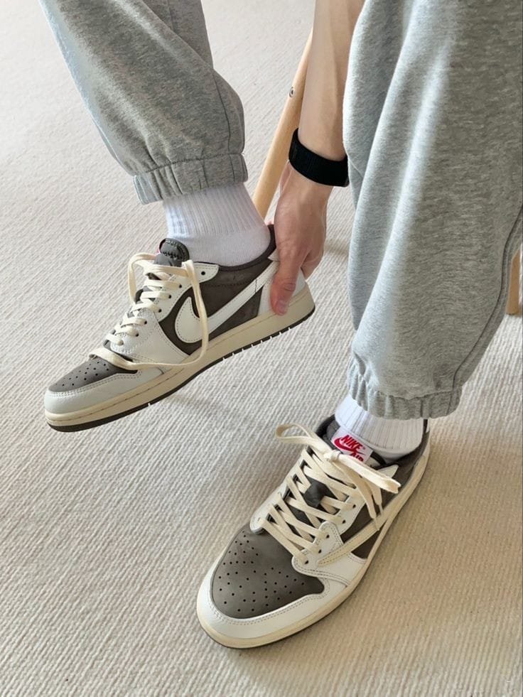 Air Jordan 1 Low Travis Scott Reverse Mocha Semi UA - Image 2